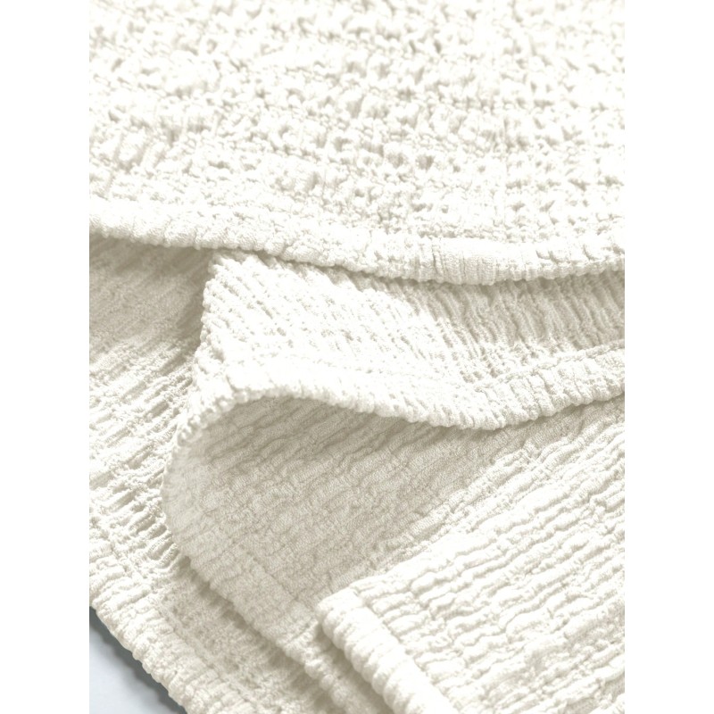 Men's Resort-Casual Style With An INS-Inspired Knit Pleated Textured Jacquard Design